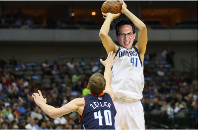Picture from Mr. Novinskis time playing with the Dallas Mavericks. (Original photo Ronald Martinez/Getty Images)